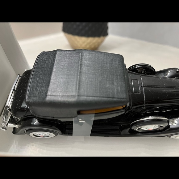 This 1934 Packard from the National Motor Museum. Mint condition collectible. - Picture 6 of 8